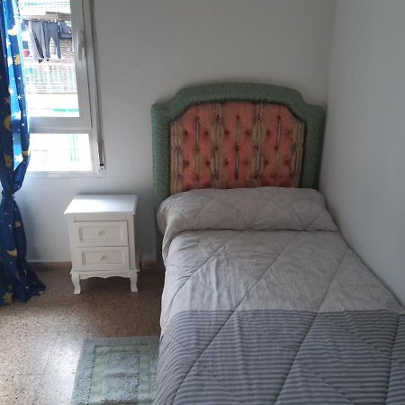 Room In Guest Room - Peaceful Accommodation In Madrid Near Atocha Exterior photo