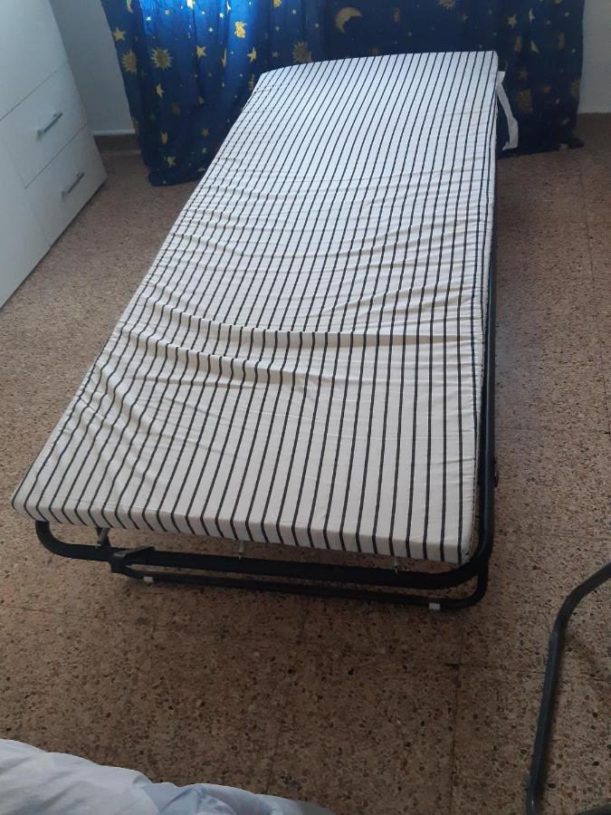 Room In Guest Room - Peaceful Accommodation In Madrid Near Atocha Exterior photo