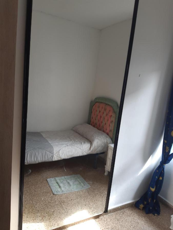 Room In Guest Room - Peaceful Accommodation In Madrid Near Atocha Exterior photo