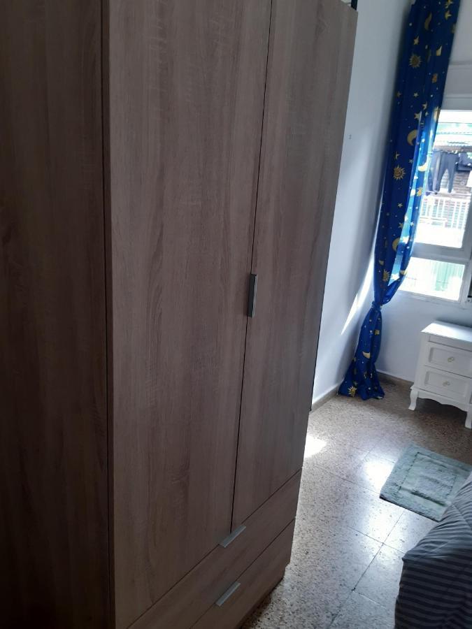 Room In Guest Room - Peaceful Accommodation In Madrid Near Atocha Exterior photo